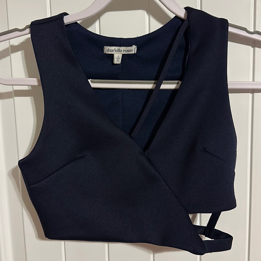 Crop top w cut out